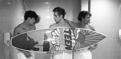 Resultado de imagem para 5sos surf gif
