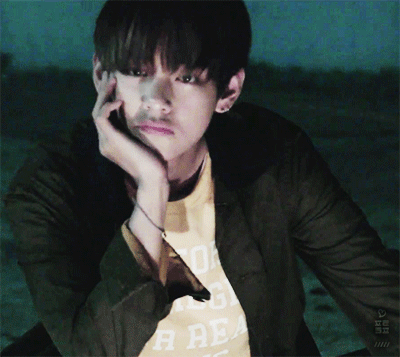 Kim Taehyung GIF - Find & Share on GIPHY