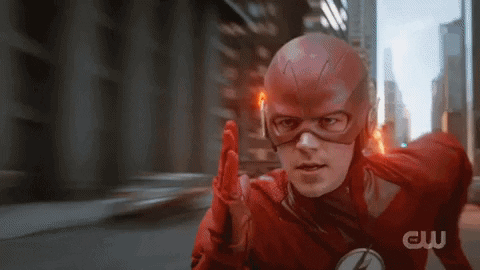 o super herói Flash correndo na rua, uma alusão à velocidade de um computador com SSD