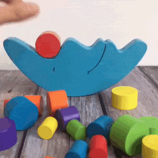 Jeu_de_dexterité_la_lune_en_équilibre_sur_une_balance_en_bois