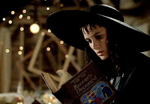 Winona Ryder en su papel de Lydia en Beetlejuice de Tim Burton.- Blog Hola Telcel.