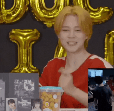 Джин и Джей-Хоуп из BTS рассмешили фанатов "появлением" на трансляции Чимина