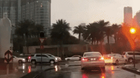 Lightning hits burj khalifa