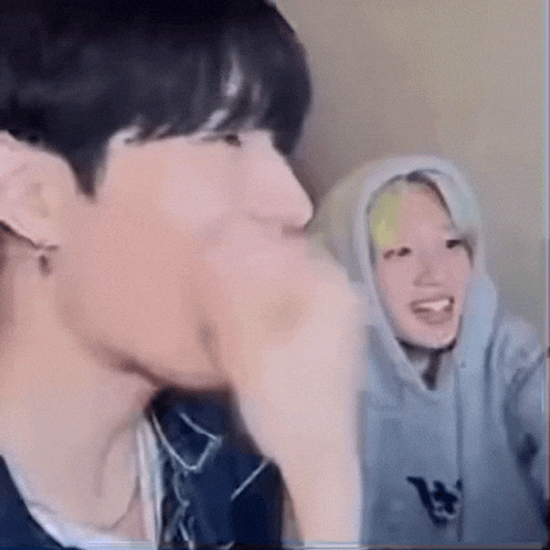 5 стадий K-Pop камбэка, рассказанные с помощью мемов