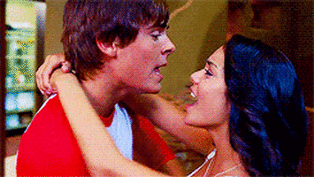 gifs-xxx-zac-efron-and-vanessa-hudgens