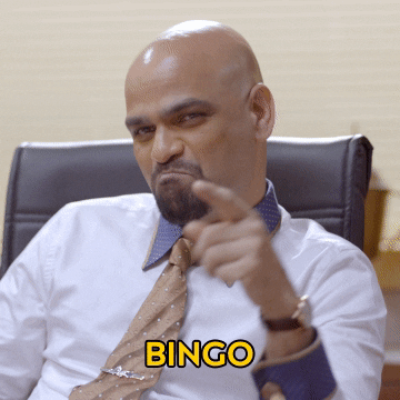 Personne qui dit "bingo" à son équipe