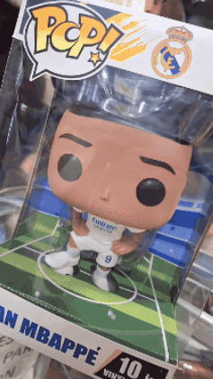 Figura de f&uacute;tbol en exhibici&oacute;n