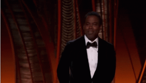 Will Smith, le da una bofetada al presentador Chris Rock en el escenario durante el anuncio de la cinta ganadora del Premio de la Academia (Oscars)  a mejor documental.