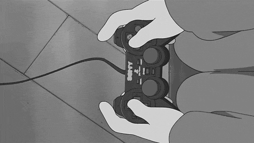 manos presionando los botones del primer control de PlayStation durante el verano lleno de eventos importantes sobre el mundo de los videojuegos.- Blog Hola Telcel