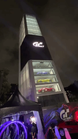 Gran Turismo 7 tem vending machine gigante de carros, esports