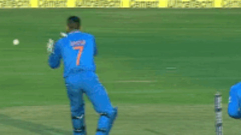 Dhoni Famous Run out
