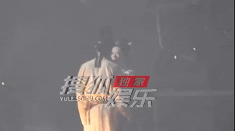 Ян Цзы и Ли Сянь на съёмках сцены поцелуя из дорамы "Цветущий пион"