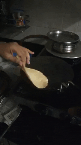 This is how chapati puffs in satisfying gifs