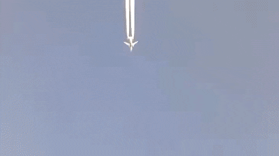 A 747 overtaking 737 in wow gifs