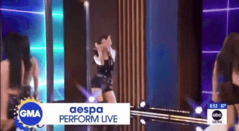 Нетизены обсуждают выступление aespa на шоу «Good Morning America»: «Пели под фонограмму, ошибались, а танец просто бардак...»