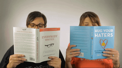 Animación de una persona celebrando la lectura en un club de libros