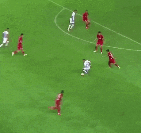 What have i just seen in football gifs