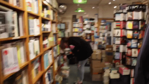 Biblioteca é o local fazer doações da multa solitária.