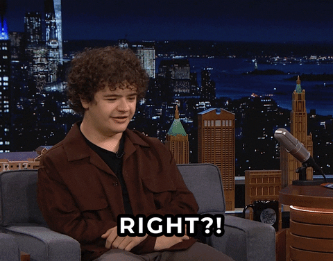 Personaje de Stranger Things en un reality Show volteando sorprendido debido a que PlayStation se dio cuenta de que lanzar su videojuegos en otras plataformas también puede ser rentable.- Blog Hola Telcel