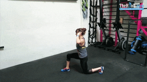 Lunge with Oblique Knee Tuck