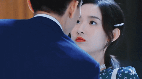 Những phân cảnh lãng mạn, ngượng ngùng mà đáng yêu của đôi vợ chồng hờ. (Ảnh: Internet)