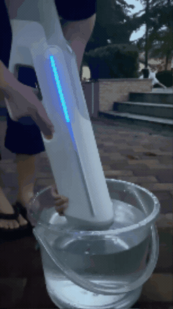 Demostraci&oacute;n de pistola de agua con carga autom&aacute;tica