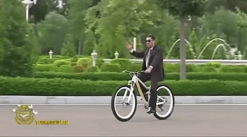 Бердымухамедов на велосипеде
