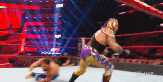 WWE RAW (2 de marzo 2020) | Resultados en vivo | Andrade y Garza vs. Mysterio y Carrillo 46
