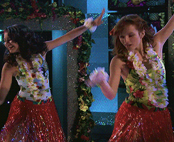 Bella Thorne Says She 'Never Learned How To Read' Or 'Count' -- Wait, Wha??