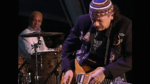 Santana tocando en un concierto de el Salón de la Fama del Rock & Roll.- Blog Hola Telcel