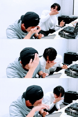 Hwi Young cười chảy nước mắt khi Jae Yoon ăn bungeoppang (ảnh: internet)
