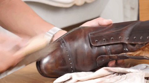 Rénover une chaussure en cuir : Toutes les étapes à suivre ! - La