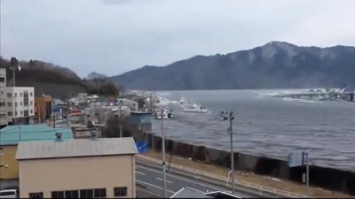 Resultado de imagem para tsunami gif