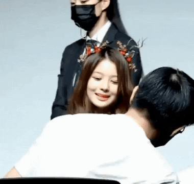 NMIXX's Sullyoon Cries Over Fan, Netizens React to K-Selection