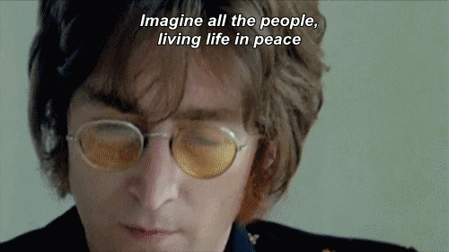 Agora, você vê um Gif de "John Lennon" cantando. Além disso, uma frase de uma de suas canções mais conhecidas logo acima "imagine all the people, living life in peace".