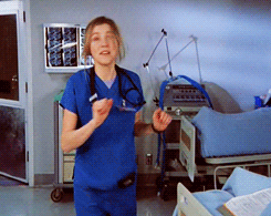 doctora en un hospital bailando