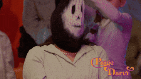La pandilla de Scooby-Doo quitándole la máscara al villano