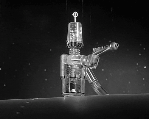Im horny right now Science fiction horror gif find share on giphy
