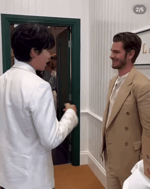 https://media.giphy.com/media/cbgHsvGiCgGpf27sJL/giphy-downsized-large.gif