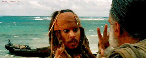 Johnny Depp haciendo gestos irónicos sobre estar asustado por la posibilidad de no volver a Piratas del Caribe.- Blog Hola Telcel