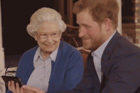 the Queen and prins Harry sitting next to each other. Harry says boom and does a mic drop