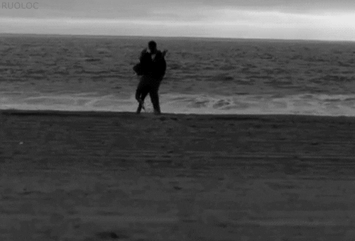 Znalezione obrazy dla zapytania love on beach gif