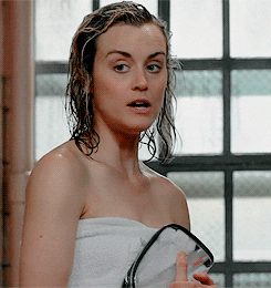 Orange Is The New Black Shower GIF - Find & Share on GIPHY