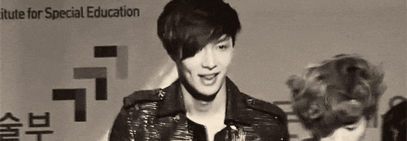Lay Exo Cute S Find And Share On Giphy