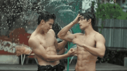 Riêng 2 cực phẩm body này cũng đủ chiếm hết spotlight của cả dàn diễn viên rồi. (Ảnh: Internet) Riêng 2 cực phẩm body này cũng đủ chiếm hết spotlight của cả dàn diễn viên rồi. (Ảnh: Internet)