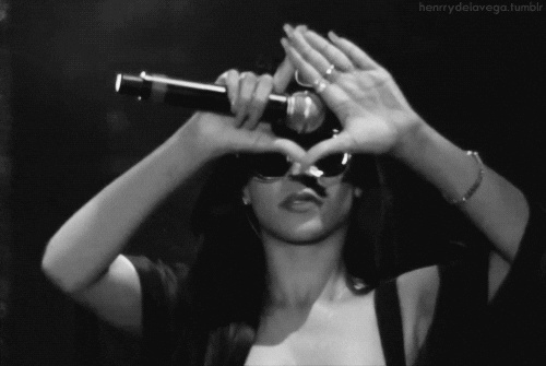 Rihanna kaže simbol Iluminatov