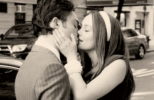 Gossip Girl Kiss GIF - Find & Share on GIPHY