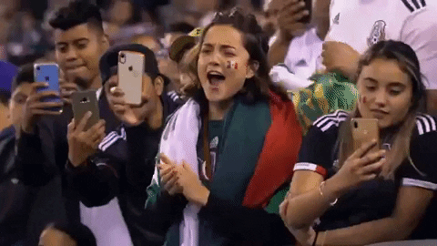 Mexican fan supporting the Mexican team in a match before #qatarentusmanos.- Blog Hola Telcel