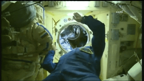 gif astronaut space float gifs giphy station nasa tenor spacestation