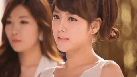 Soyeon trong MV "We were in love" của T-ara và Davichi